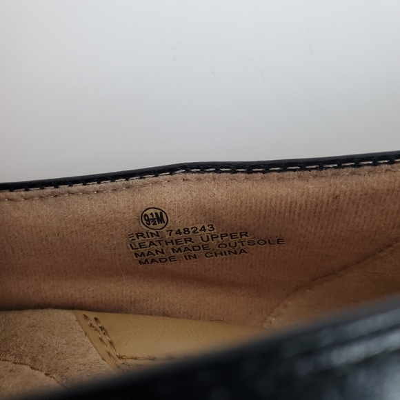 Michel M Black Leather Heals Slip On Shoes Size 9.5 Womens - Picture 11 of 11